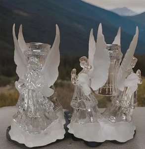 De colección Dos Acrílicos 2 Ángeles Oradores con Alas Esmeriladas y Base Candelabros. - Imagen 1 de 6