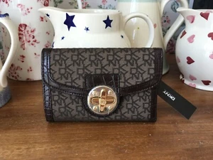 ⭐️DKNY⭐️Bolso Cartera Marrón Clásico con BLOQUEO DE GIRO⭐ - Imagen 1 de 6