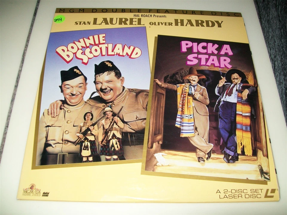 BONNIE SCOTLAND and PICK A STAR 2-Laserdisc LD SET LAUREL AND HARDY FILMS RARE! Foto 1 de 1