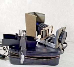 Vintage Minolta Mini 35mm Slide Projector Kit with Autochanger and Case tested - Picture 1 of 10