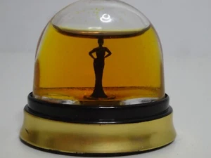 Vintage Jean Paul Gaultier Eau De Parfum 90% completo SNOWGLOBE rara miniatura taglia .5floz - Foto 1 di 3