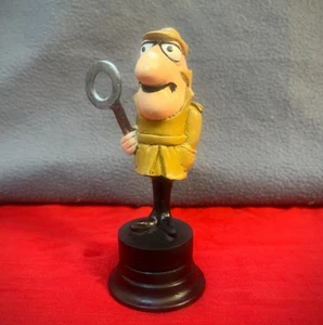 INSPECTOR CLOUSEAU WITH BASE Hand-painted resin miniature CARTOON PINK PANTHER x - Picture 1 of 24