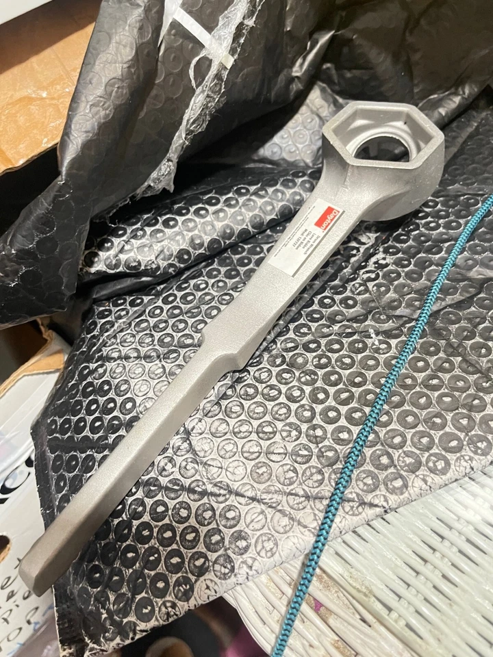 Dayton 12F737 Drum Wrench, Non Sparking, Aluminum 10"(T15) - Image 1 of 4