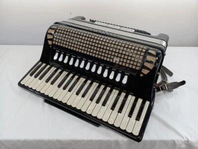 Excelsior 320M Piano Accordion 4-Reed 13+M Registers Deluxe Model - Image 1 of 4