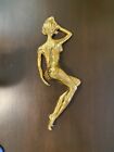 Sculpture vintage de femme nue ton or métal recouvert argile signé art nouveau