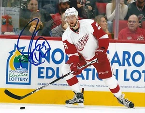Autographed 8x10 MIKE GREEN Detroit Red Wings photo - w/COA - Picture 1 of 1