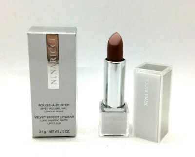 Lápiz labial mate efecto terciopelo Nina Ricci 0,12 oz / 3,5 g seleccionar color R13 Foto 1 de 2