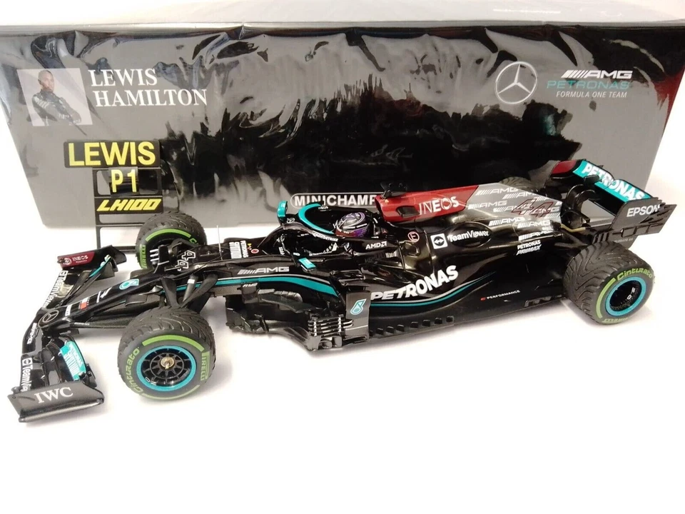 Minichamps Mercedes AMG W12 Lewis Hamilton Russian GP 2021 1/18 110211544
