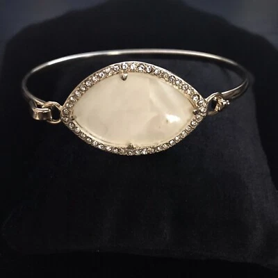 Nuevo En Caja Pulsera Mujer Avon Desert Noche Imitación Madreperla Tono Dorado  Foto 1 de 4