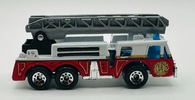 Matchbox Extending Ladder Fire Engine 1991 Matchbox Fire Dept. 1:64 Loose - Image 1 of 4