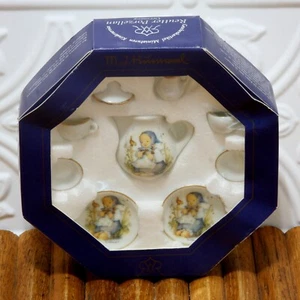 M.J. Hummel Miniatur Teeservice 9-teilig Reutter Porzellan Germany Neu im Karton - Bild 1 von 6