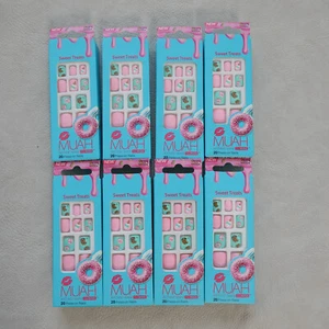 Kiss Muah Nails Press On Sweet Bakery Treats for Kids Party Favors Sleepover - Picture 1 of 7
