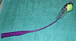 LILA LONG REACH DOG BALL LAUNCHER LARGE MIT TENNISBALLWERFER SHOOTER NEU - Bild 1 von 2