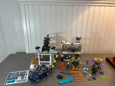 Lego - Avengers - Avengers Compound Battle #76131 w/Unpeeled Sticker Sheet 100% Foto 1 de 4