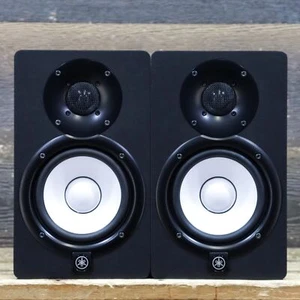 Yamaha HS5 Matched Pair 2-Way Bi-Amp 5" Woofer Powered Studio Monitor (Black) - Picture 1 of 12