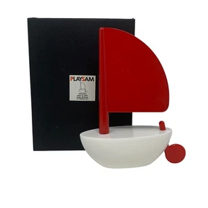 Playsam Segelboot Salling Boot rot weiß schlichtes Design Handarbeit Schweden - Bild 1 von 6