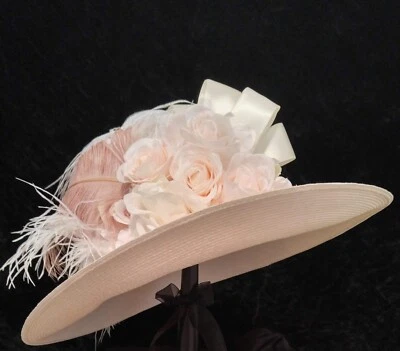 Blanco Rosa Rosas Plumas de Avestruz Cinta Kentucky Derby Boda Tea Party Sombrero Foto 1 de 4