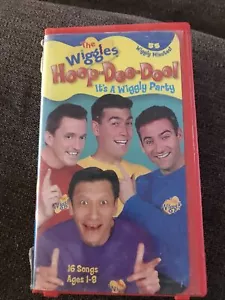 THE WIGGLES - HOOP-DEE-DOO! IT'S A WIGGLY PARTY VHS 2001 - 16 SONGS AGES 1-8 - Picture 1 of 12