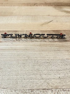 NUEVO DE LOTE MOPAR 1971-4 PLYMOUTH CUDA; 70-1 PLUMERO "PLYMOUTH" CAPUCHA PLACA DE IDENTIFICACIÓN ¡BONITO!! - Imagen 1 de 7