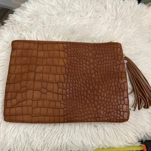 Merona Brown Faux Snake Print Tassel Zip Clutch - Picture 1 of 5