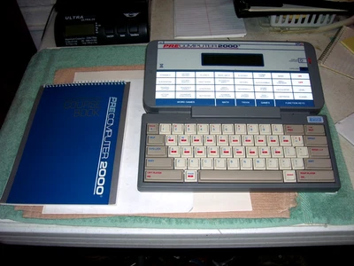 Juguete electrónico de aprendizaje Vtech Pre Computer 2000 vintage funciona con manual, SIN USAR Foto 1 de 4