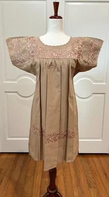 Sandra Mini Dress, Oaxaca Mexican dress. hand Embroidered. Silk Threads, - Photo 1/4