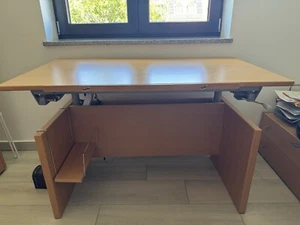 Manuell höhenverstell- und neigbarer Tisch von Hülsta - Bild 1 von 2