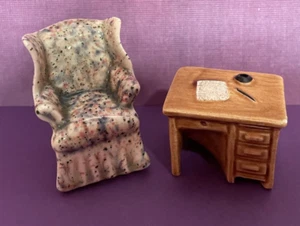 Vintage Miniature Porcelain 1 1/2" Wing Chair & 1 " Desk - Imagen 1 de 6