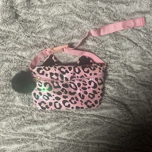 Pink Cheetah Print Fanny Pack With Buckle Strap - Picture 1 of 1