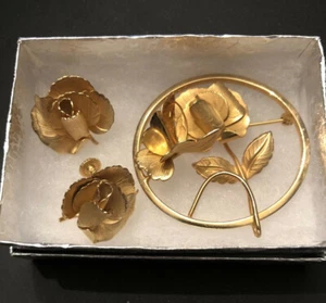 Vintage Demi-Parure signierte GIOVANNI goldfarbene Brosche & Ohrringe Set - Bild 1 von 6