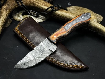 Cuchillo de caza táctico de camping de acero Damasco hecho a mano 10129 con funda de cuero Foto 1 de 4