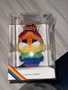 Pop Mart Crybaby Cheer Up, Baby! Serie Plüsch Puppe Anhänger Neu Karton beschädigt - Bild 1 von 7