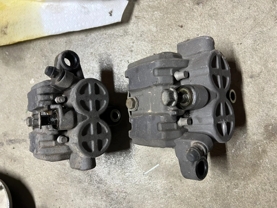1984 84 Honda VF500 VF500F VF 500 F Interceptor Pair of Front Brake Calipers - Image 1 of 4