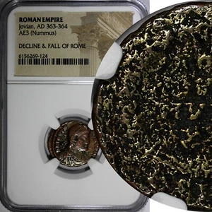 ROMAN JOVIAN AD 363-364  AE3 Nummus / LAUREL WREATH Bronze NGC (124) - Picture 1 of 4