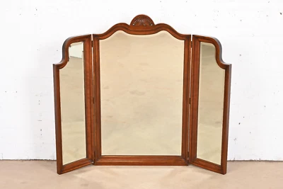 Espejo triple plegable de madera de cerezo tallado georgiano Harden Furniture Foto 1 de 4
