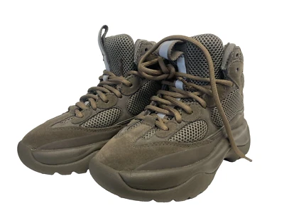 Botas Yeezy Temporada 7 Wakame Desert Talla EU 35 CON BOLSA PARA EL POLVO Foto 1 de 4