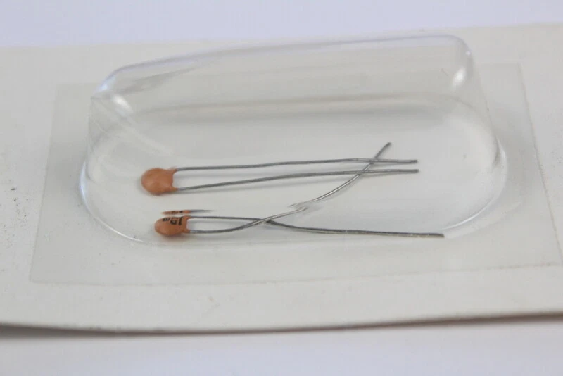 Condensador de disco cerámico Radio Shack 272-125 470pF 50V paquete de 2 Foto 1 de 1