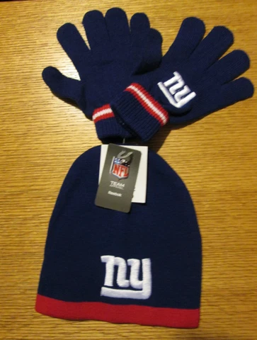 NEW YORK GIANTS REEBOK YOUTH SIZE STOCKING CAP AND GLOVES NWT Cover