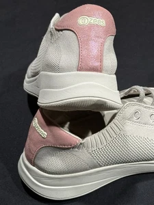 Zapatillas deportivas sin cordones Bzees Golden Knit talla 8M para mujer gris claro/rosa  - Imagen 1 de 8