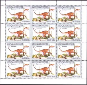 Mint stamp in miniature sheet Fauna Dinosaurs 2007 from Mosambique avdpz - Picture 1 of 1
