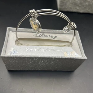 Disney Never Stop Dreaming Mickey Charm 7" Wire Bracelet 2017 - Picture 1 of 10