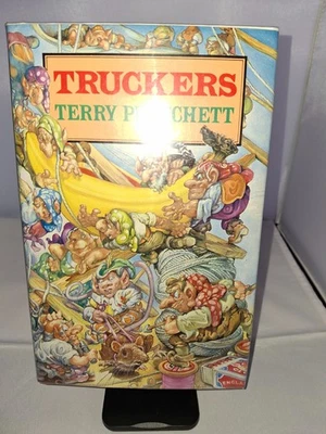 Truckers- Terry Pratchett - 1st Edition 1989 - Signed - Hardback & Dust Jacket - Image 1 of 4