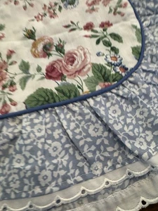 2 fundas de almohada estándar vintage Cottagecore floral con volantes ojales rosas rosas azules - Imagen 1 de 9