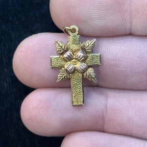 Black Hills Gold 10/12k Rose Gold Cross Pendant - Picture 1 of 6