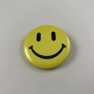 Vintage CLASSIC YELLOW SMILEY FACE Button, Pinback - Picture 1 of 2