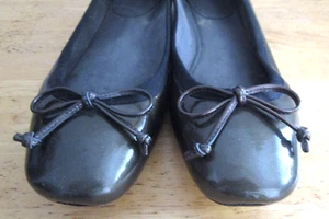 Stuart Weitzman Ballet Flats Grey Size 8 M Bow Patent Square Toe Slip On Shoes - Picture 1 of 10