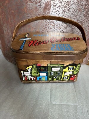 Caro-Nan 木质篮子钱包彩绘 - Mardi Gras 新奥尔良 Vieux Carre Gus Mayer — 第 1/4 张图片