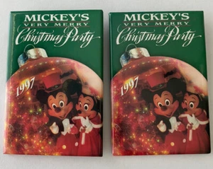 X2 prendedores vintage de fiesta de Navidad muy feliz de Mickey de Disney 1997 - Imagen 1 de 2