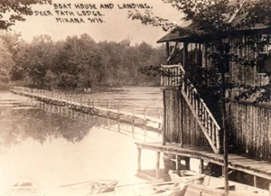 Tarjeta postal con foto real RPPC Mikana WI Wisconsin Deer Path Lodge - Imagen 1 de 3