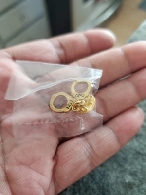 CPOF Correctional Peace Officers Foundation Handcuffs Pin - Imagem 1 de 4